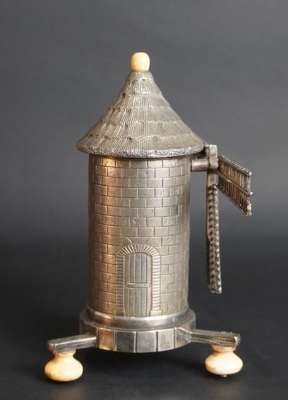 Moulin à poivre en Argent représentant un...