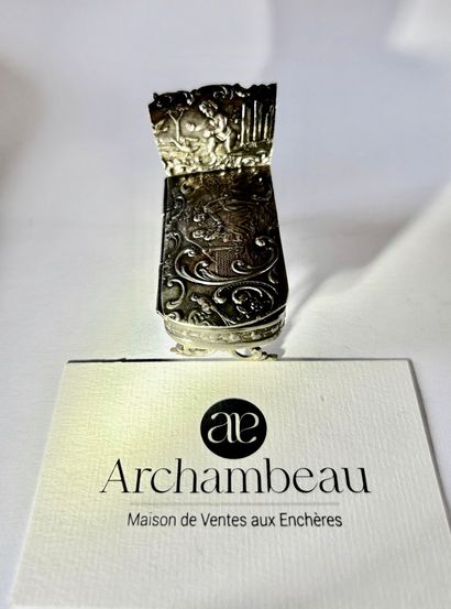 Miniature en argent
Miniature, une boîte...