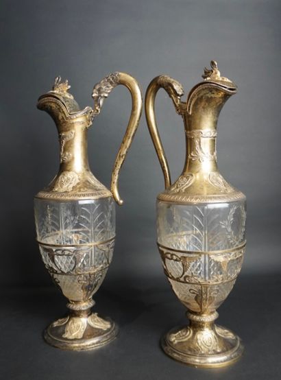 Paire de carafes monture argent ajouré finement...