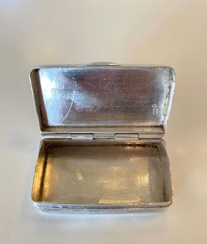 Rusie. Petite boîte en argent
Russie. Petite...