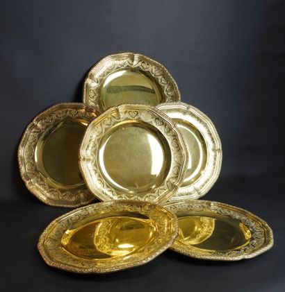 Puiforcat Paris. 6 assiettes en argent doré....