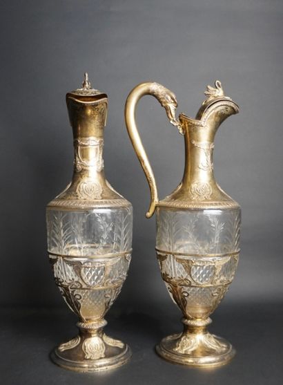 Paire de carafes monture argent ajouré finement...