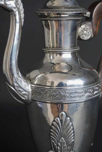 Petite verseuse d'époque empire en argent...