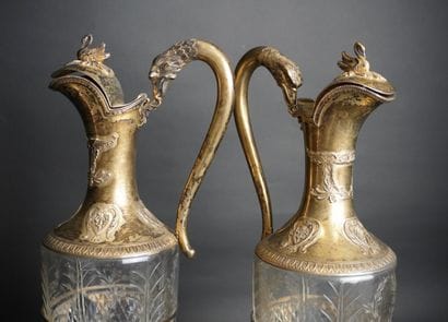 Paire de carafes monture argent ajouré finement...