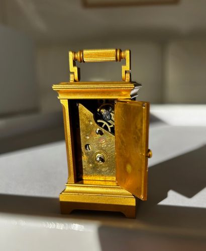 Mini Pendule de table en bronze doré
Petite...