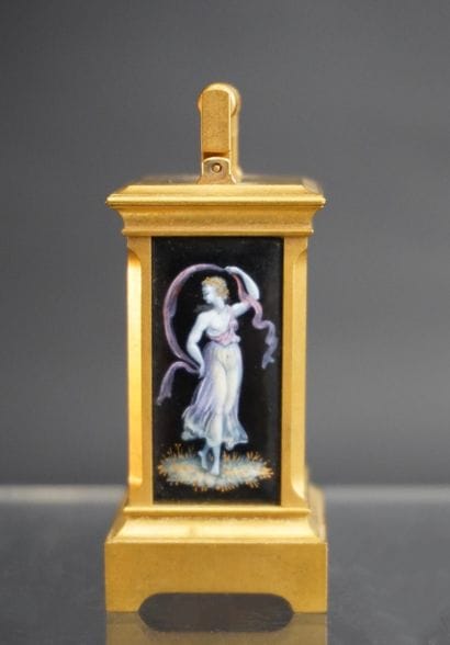 Mini Pendule de table en bronze doré
Petite...