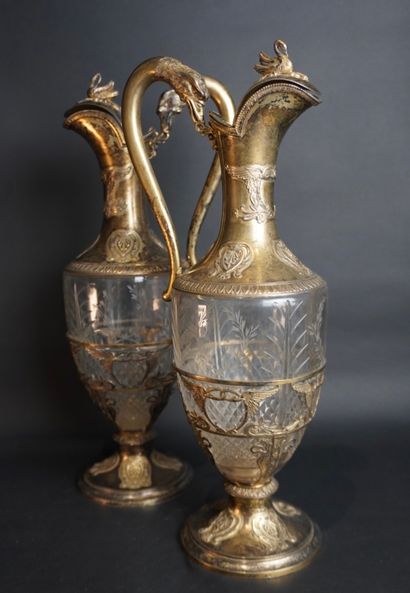Paire de carafes monture argent ajouré finement...