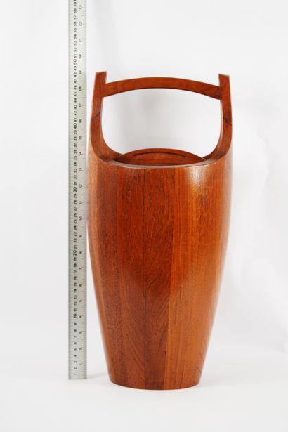 Teak wood ice bucket, Quist 196O Danish furniture....