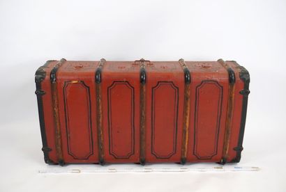 Large red trunk circa 1900. Dimensions H...