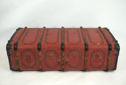 Large red trunk circa 1900. Dimensions H...