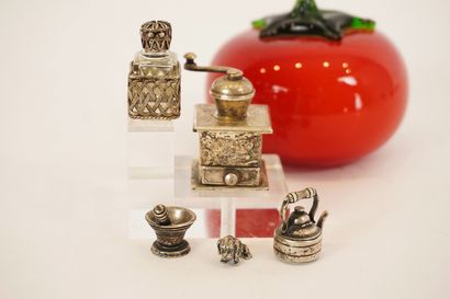 Silver. 5 Miniature objects, mortar... 8...