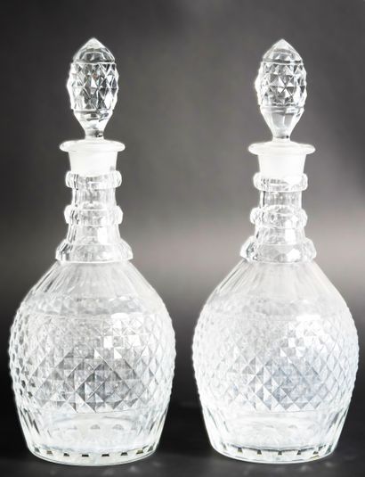 2 carafes in cut glass. H 28 x D 10cm