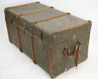 Large green trunk circa 1900. Dimensions...