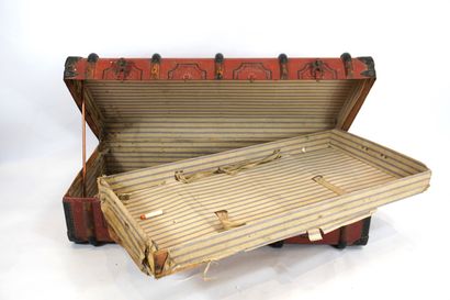 Large red trunk circa 1900. Dimensions H...