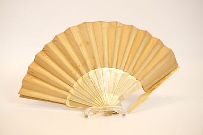 Fan circa 1900. Ivory and beige silk decorated...