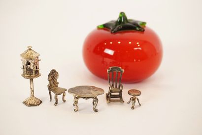 Silver. 5 Miniatures of furniture in silver....