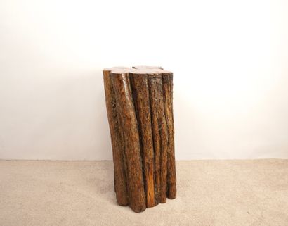 Colonne en bois massif. Dessus vernis. Dimensions...