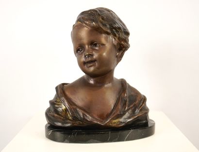 Buste représentant une petite fille. Bronze...