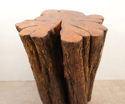 Colonne en bois massif. Dessus vernis. Dimensions...