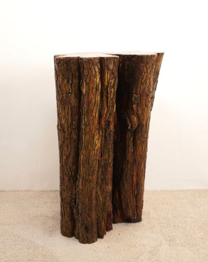 Colonne en bois massif. Dessus vernis. Dimensions...