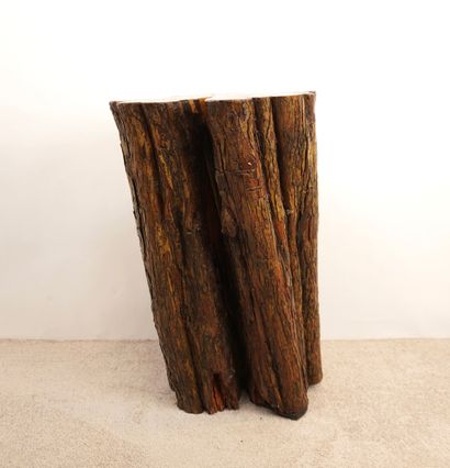 Colonne en bois massif. Dessus vernis. Dimensions...