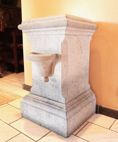 Colonne ou pied en pierre bleue de la carrière...