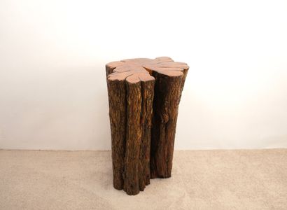 Colonne en bois massif. Dessus vernis. Dimensions...