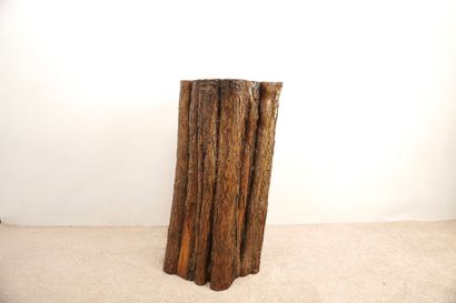 Colonne en bois massif. Dessus vernis. Dimensions...