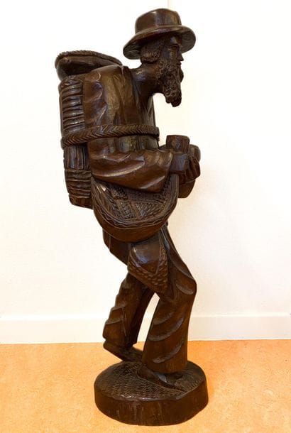 Grande Sulpture en bois, probabement teck...