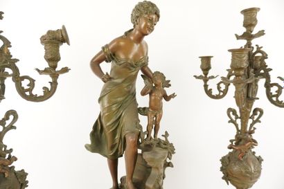 Napoleon III.
Large mantelpiece: a clock...