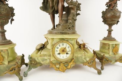 Napoleon III.
Large mantelpiece: a clock...