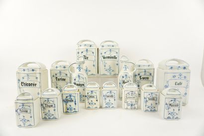 Ensemble de pots à épices et de bocaux de...