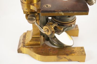 E.LEITZ WETZLAR. Brass microscope in original...