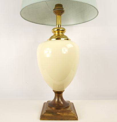 Table lamp from the 80s and 90s. Ceramic...