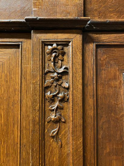 Liège XVIIIe. Belle petite armoire d'époque...