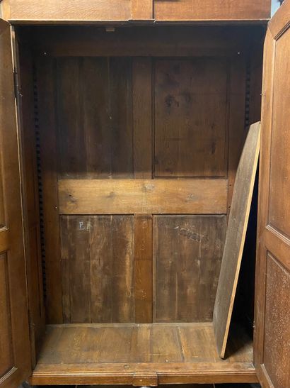 Liège XVIIIe. Belle petite armoire d'époque...