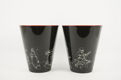 VISTA. Paire de vases cornets signés VISTA...
