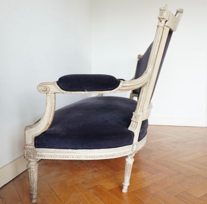Grand canapé de style Louis XVI en bois rechampi...
