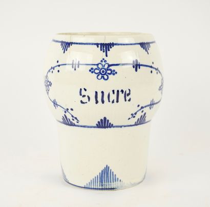 Ensemble de pots à épices et de bocaux de...