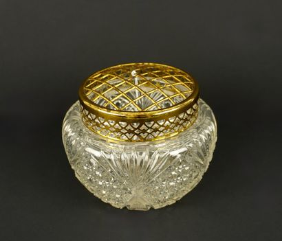 PIQUE FLEURS 03. Verre pressé et soufflé....