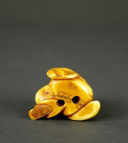 NETSUKE. Ivoire. Japon, fin de l'ère Meiji.
Enfant...
