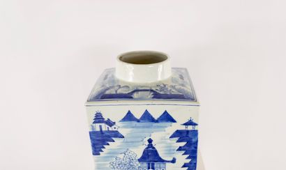 Chine. Importante boîte à thé en bleu blanc...