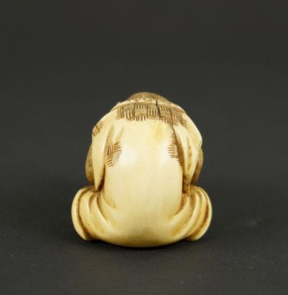NETSUKE. Ivoire. Japon, 1900. 
Singe à la...