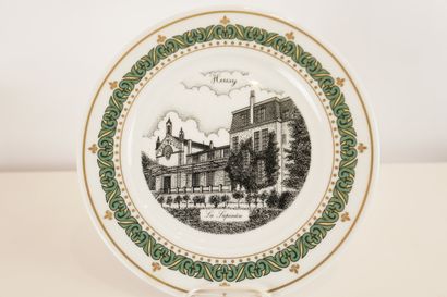 Porcelain plates D 21 cm. Gold highlights....