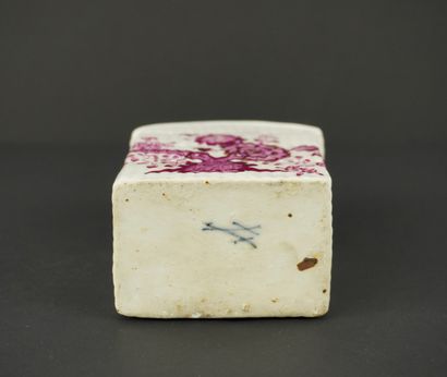 Meissen. Pot à tabac en porcelaine ou boîte...