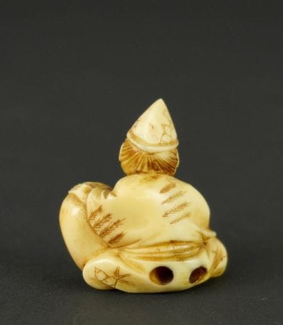 NETSUKE. Ivoire. Japon, 1900
 Ce personnage...