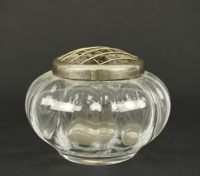 PIQUE FLEURS 10. Verre.
Provenance, collection...