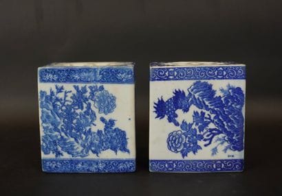 China Blue White. 2 bowls D 14cm (chip-crack)...