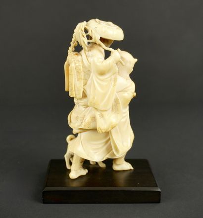 OKIMONO. Ivoire. Japon, période Meiji.
Okimono...