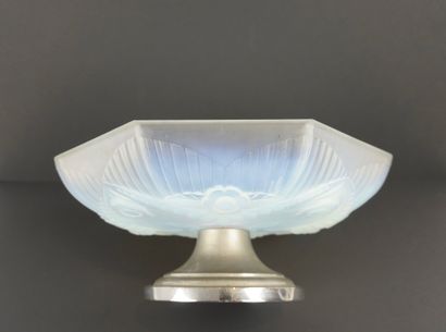 Julien France. Vers 1940. Coupe en verre...